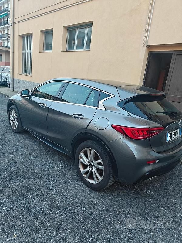 Usata Infiniti Q30 Premium 109 CV (80 kW) 2018 Grigio Berlina