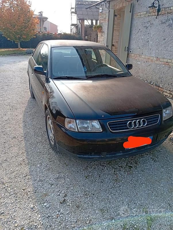 Nero Usata 1997 Audi A3 Tre volumi | 500 € (Ottimo prezzo) - Immagine 1/4
