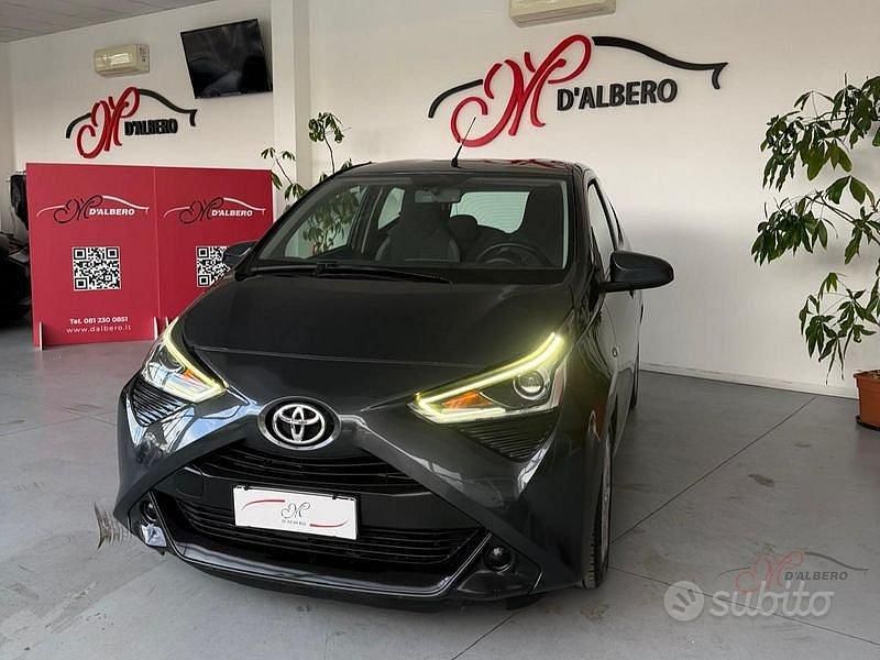 Usata Toyota Aygo Cool 72 CV (52 kW) 2020 Grigio Utilitaria