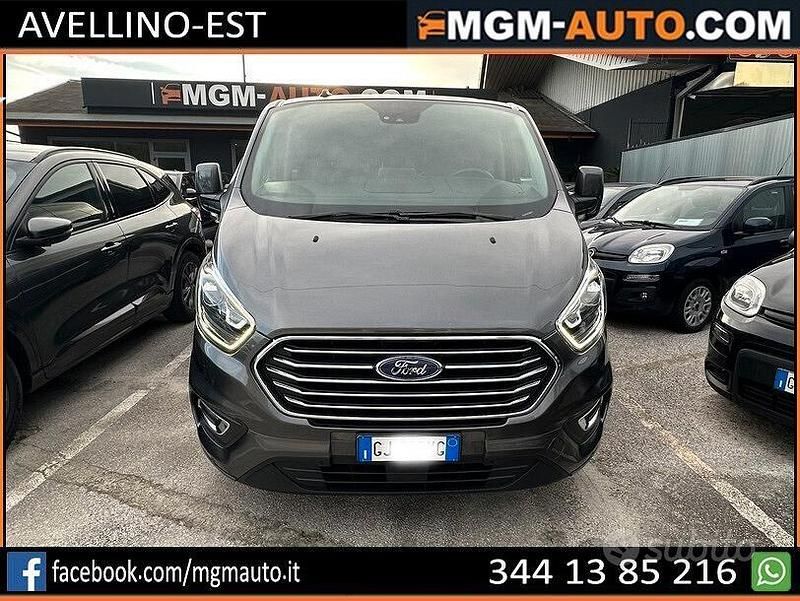 Usata Ford Tourneo 185 CV (136 kW) 2022 Grigio Monovolume
