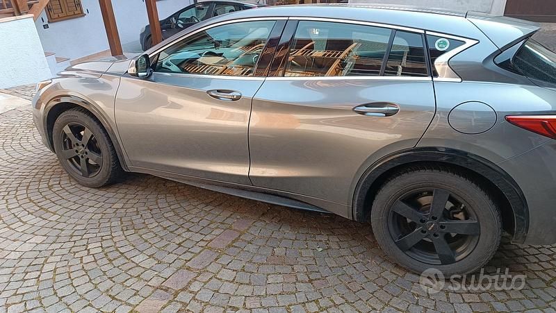 Usata Infiniti Q30 122 CV (89 kW) 2016 Grigio Berlina