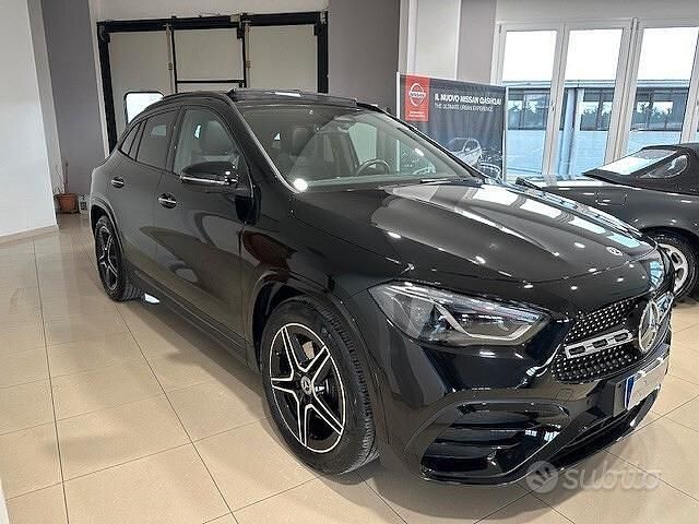 Usata Mercedes GLA200 AMG Line Premium Plus 150 CV (110 kW) 2024 Nero SUV