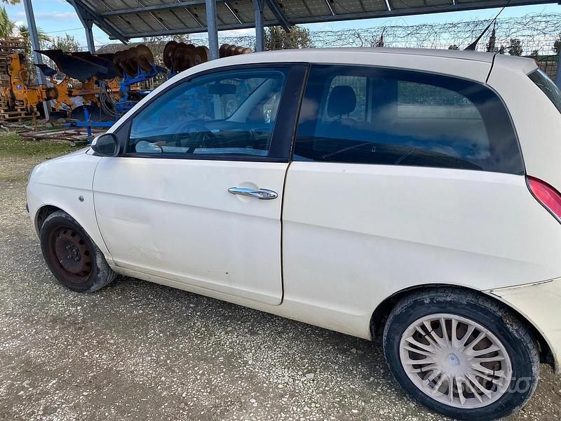 Usata Lancia Ypsilon 75 CV (55 kW) 2003 Utilitaria