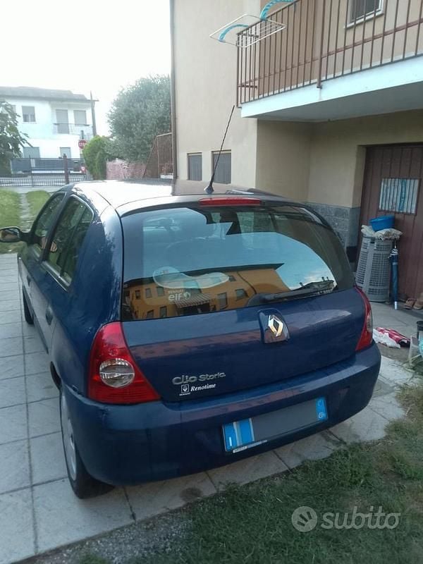 Usata Renault Clio II 75 CV (55 kW) 2008 Blu Berlina