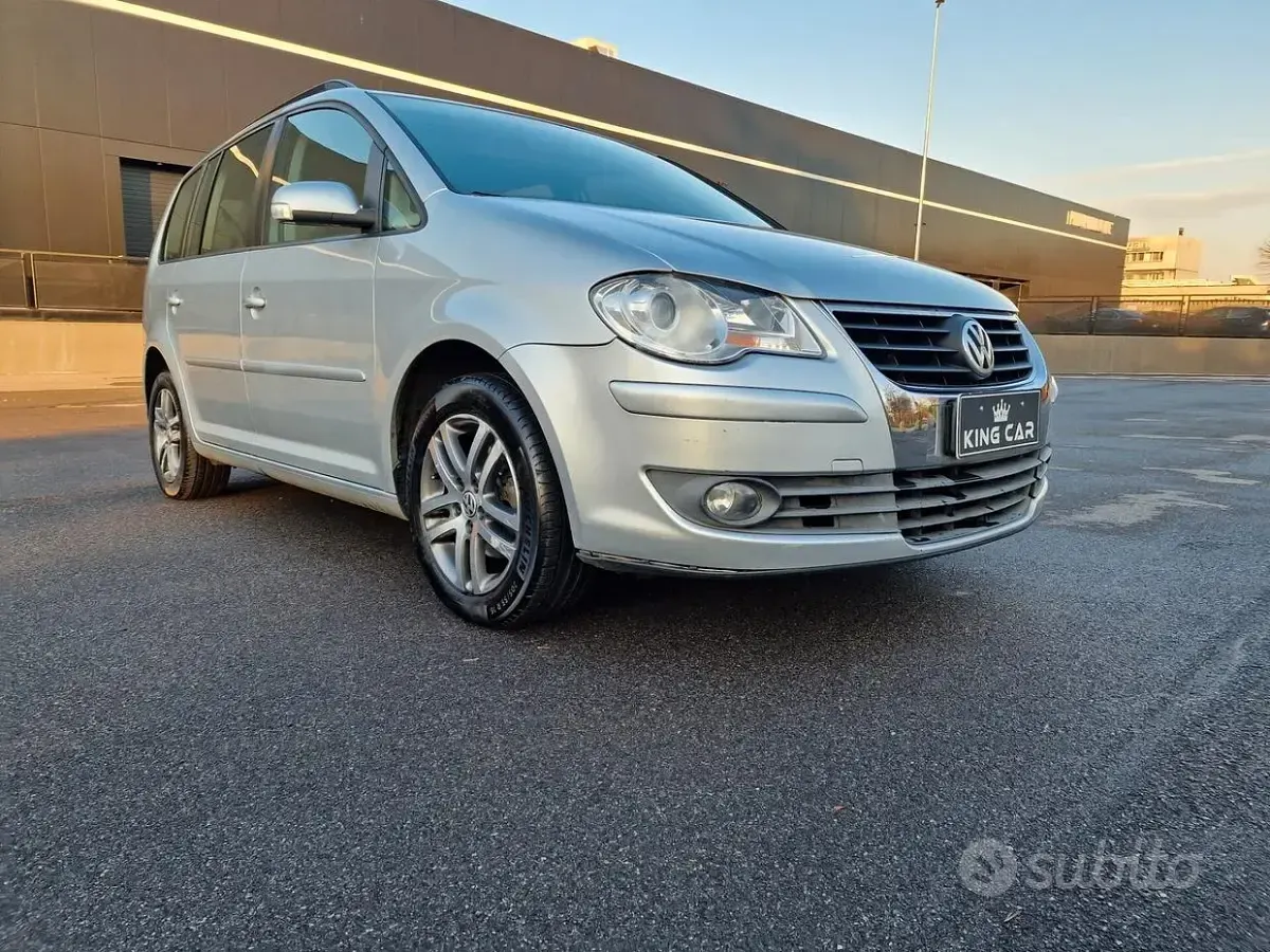 Usata VW Touran Highline 109 CV (80 kW) 2009 Grigio Monovolume