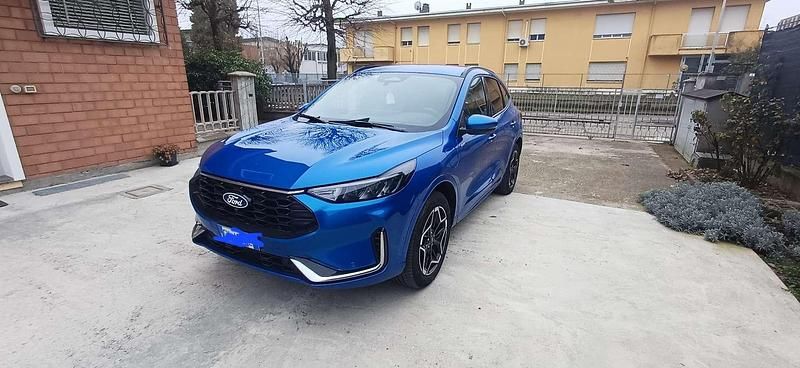 Usata Ford Kuga ST-Line X 243 CV (178 kW) 2024 Blu/azzurro SUV