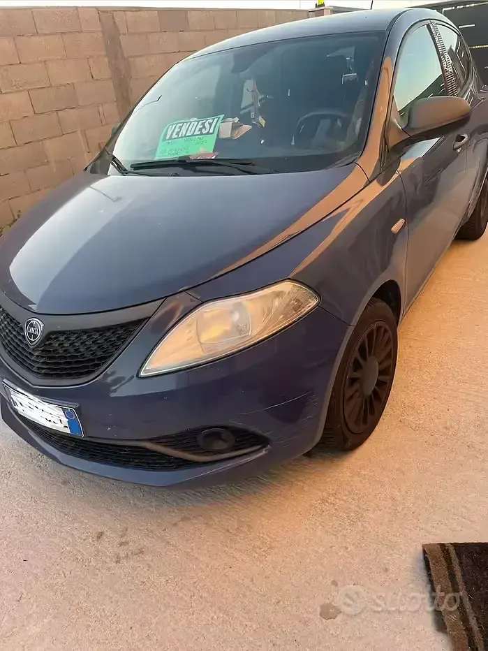 Usata Lancia Ypsilon 95 CV (69 kW) 2017 Blu Utilitaria