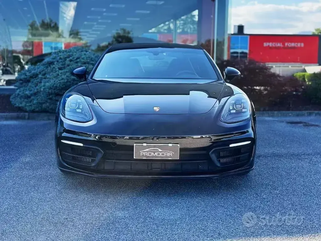 Usata Porsche Panamera 330 CV (242 kW) 2022 Nero Utilitaria