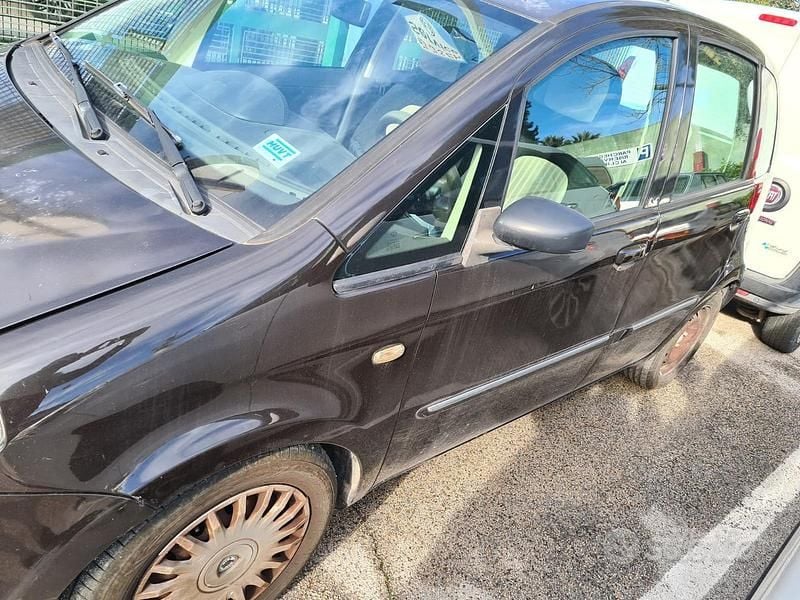Usata Lancia Musa 69 CV (50 kW) 2007 Marrone Monovolume