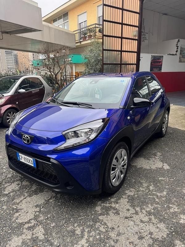 Usata Toyota Aygo X Lounge 72 CV (52 kW) 2023 Viola SUV