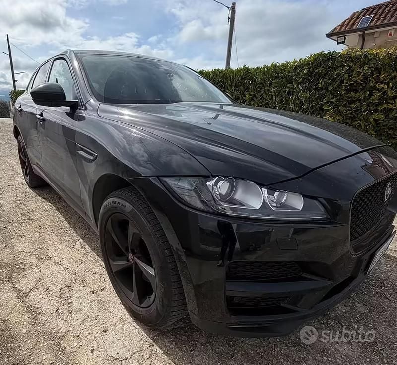 Begagnad Jaguar F-Pace R-Sport 180 HK (132 kW) 2016 Svart SUV