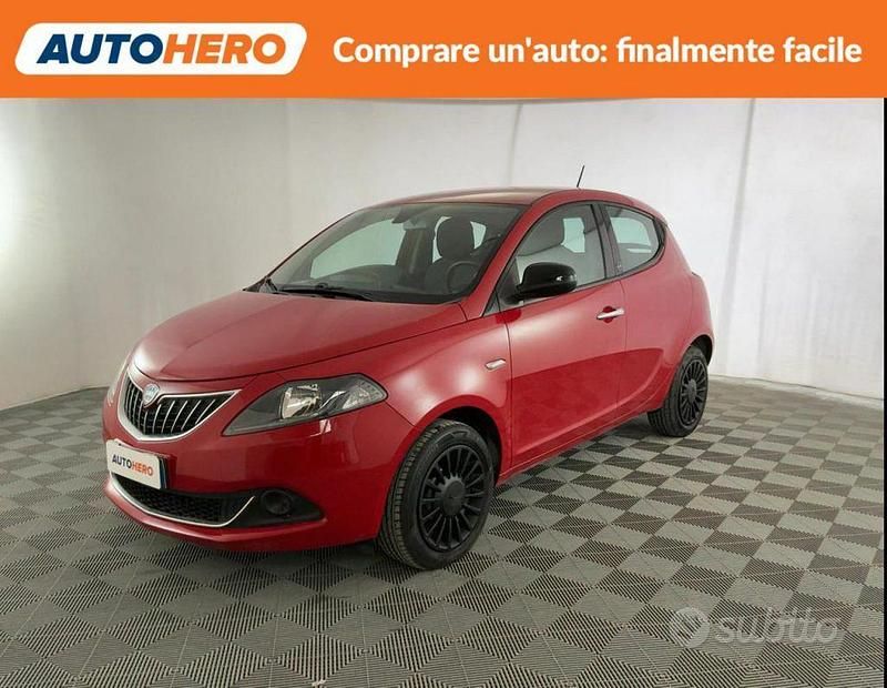 Usata Lancia Ypsilon Silver 71 CV (52 kW) 2021 Rosso Utilitaria