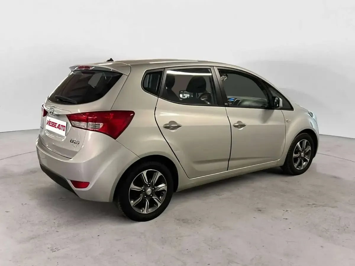 Usata Hyundai ix20 118 CV (86 kW) 2020 Argento Utilitaria