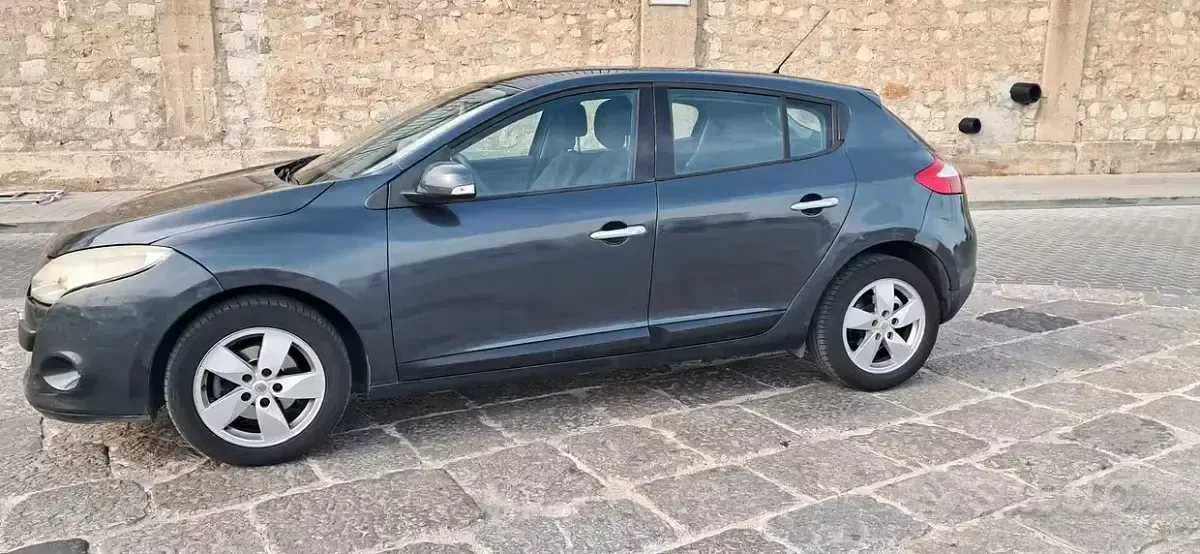 Usata Renault Mégane III Dynamique 110 CV (80 kW) 2009 Grigio Berlina
