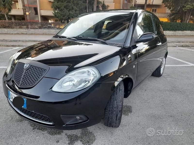 Usata Lancia Ypsilon 75 CV (55 kW) 2010 Nero Utilitaria