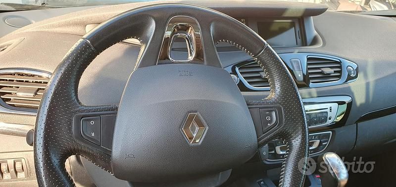 Usata Renault Scénic III Bose Edition 110 CV (80 kW) 2014 Grigio Monovolume