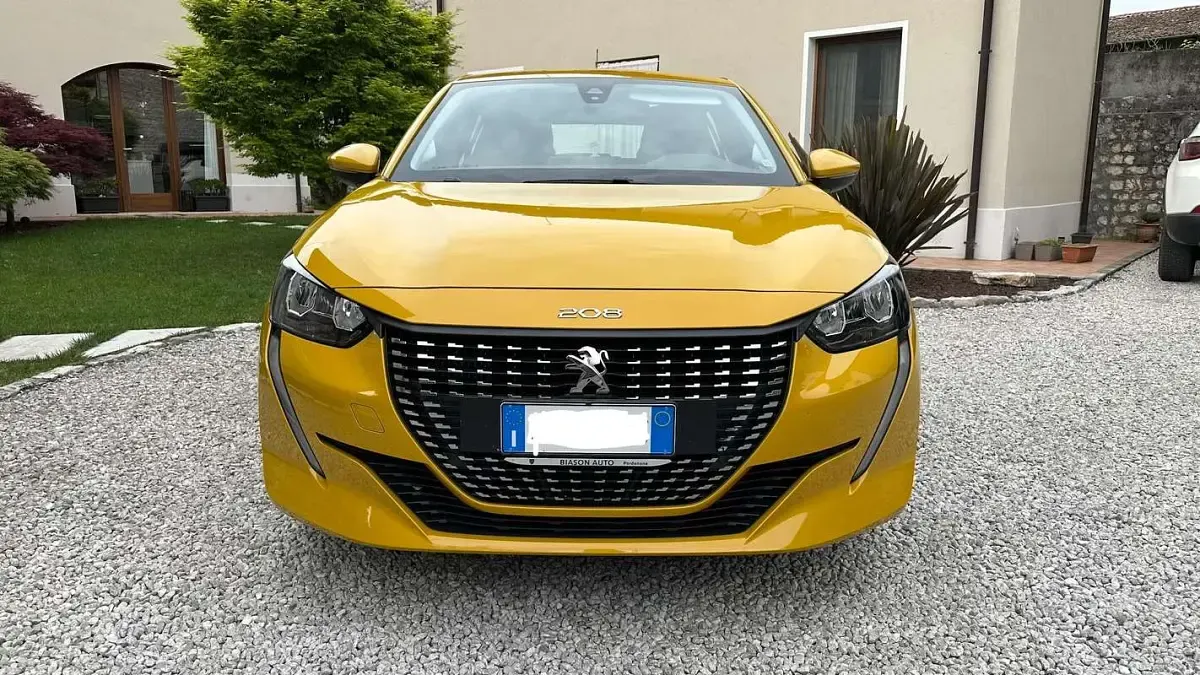 Usata Peugeot 208 Active 101 CV (74 kW) 2021 Giallo Utilitaria