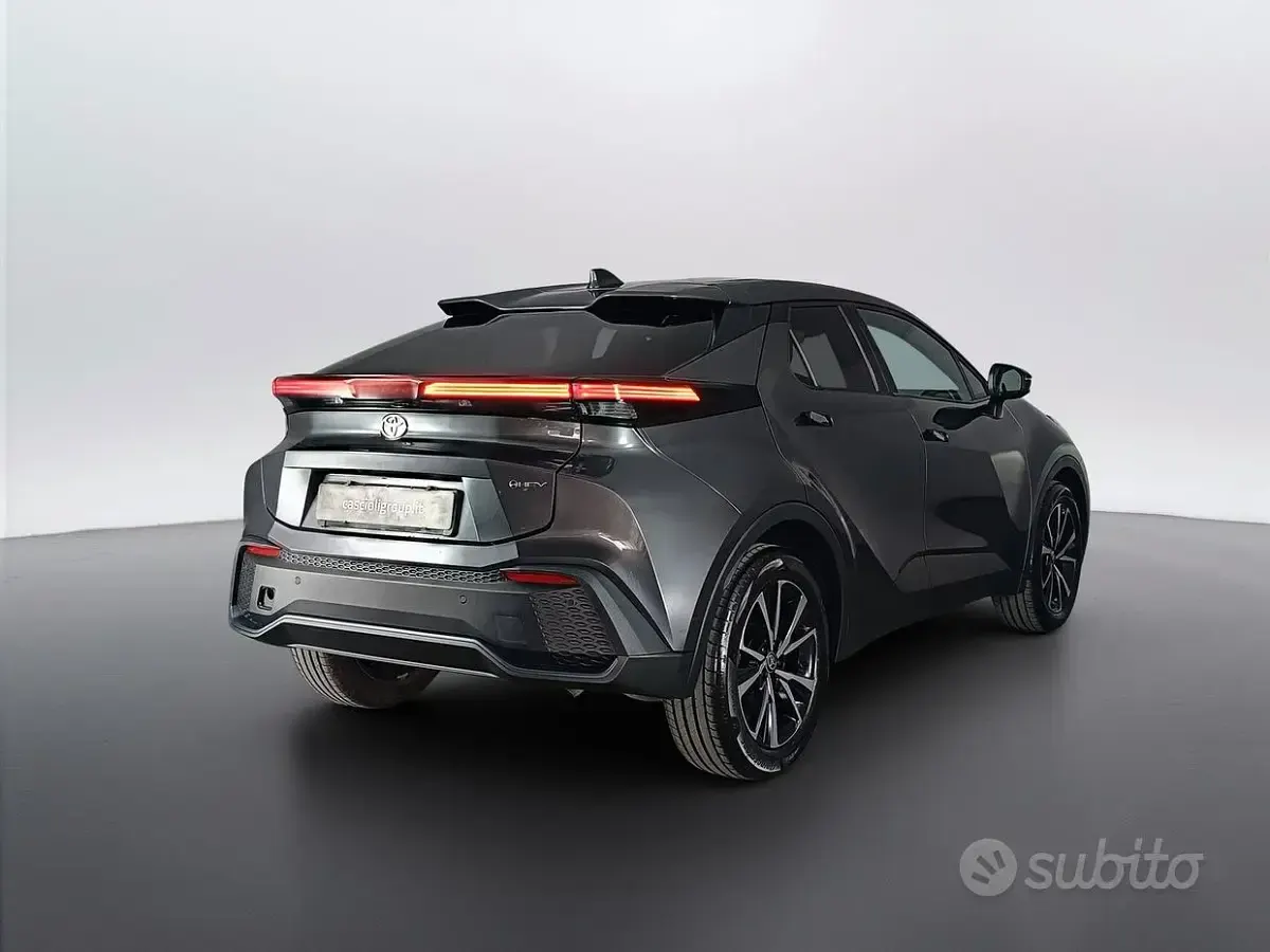 Usata Toyota C-HR Trend 152 CV (111 kW) 2024 Dark grey met SUV