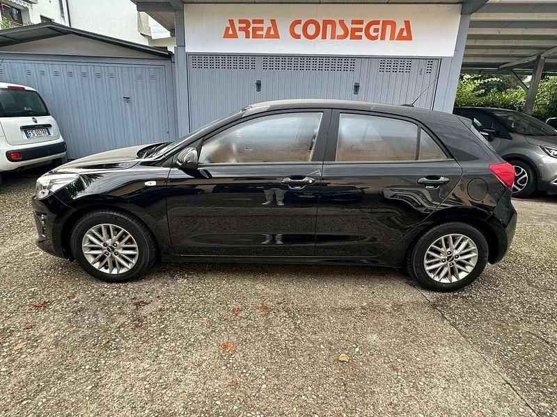 Usata Kia Rio Style 82 CV (60 kW) 2022 Nero Berlina