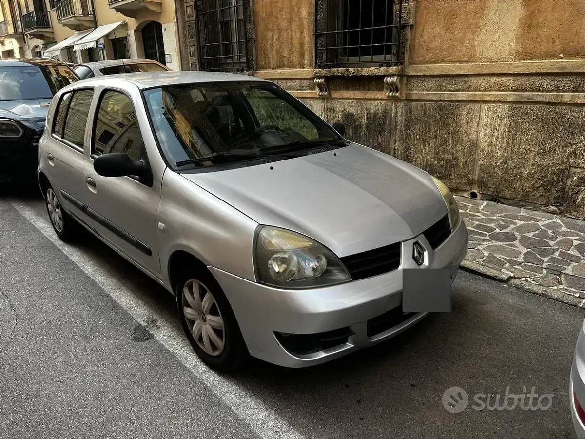 Usata Renault Clio II 58 CV (42 kW) 2007 Grigio Berlina