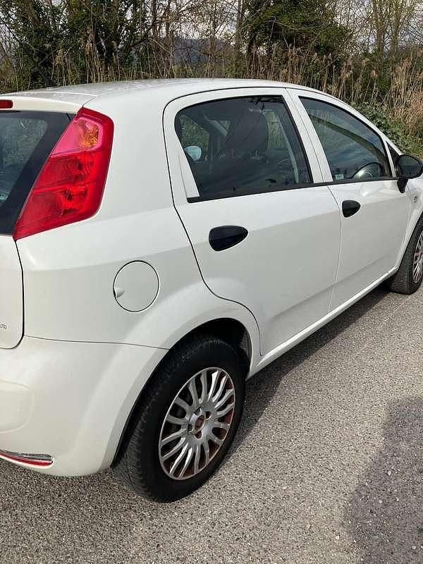 Usata Fiat Grande Punto 69 CV (50 kW) 2017 Bianco Utilitaria
