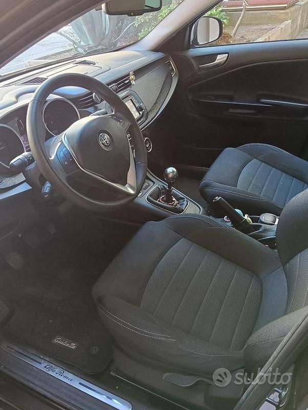 Usata Alfa Romeo Giulietta Super 120 CV (88 kW) 2018 Nero Utilitaria