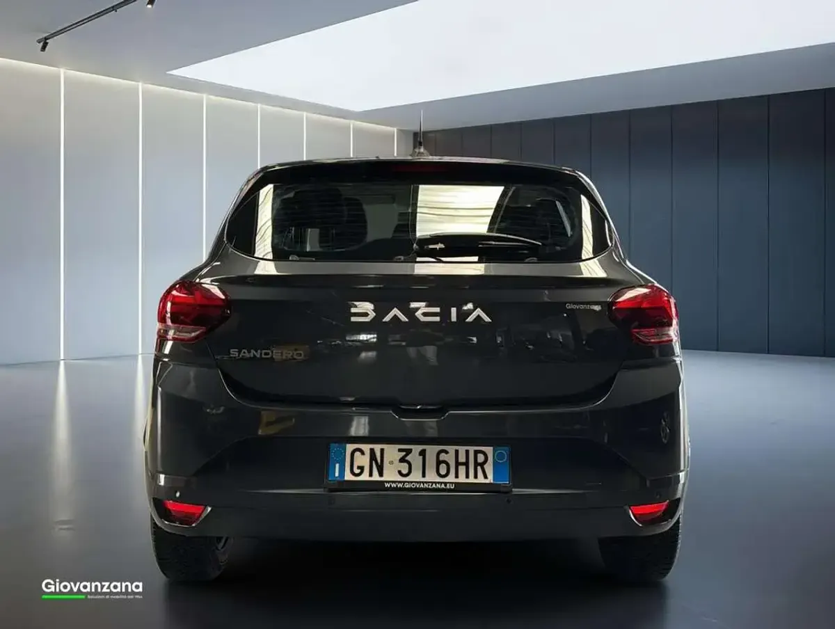 Usata Dacia Sandero Expression 101 CV (74 kW) 2023 Grigio cometa Berlina