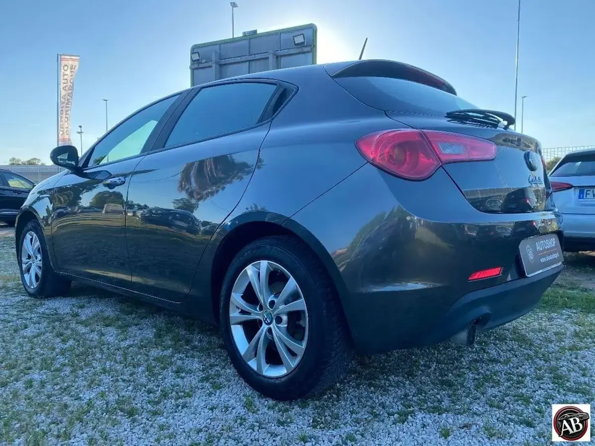 Usata Alfa Romeo Giulietta 121 CV (88 kW) 2014 Grigio Utilitaria
