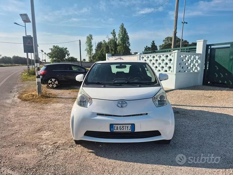 Usata Toyota iQ 67 CV (49 kW) 2010 Bianco Utilitaria