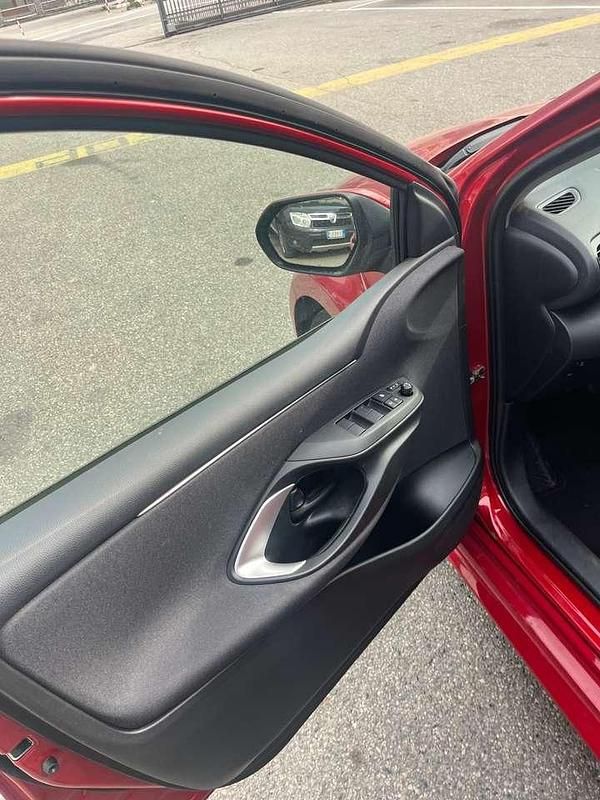 Usata Toyota Yaris Hybrid Business Edition 92 CV (67 kW) 2023 Rosso Berlina