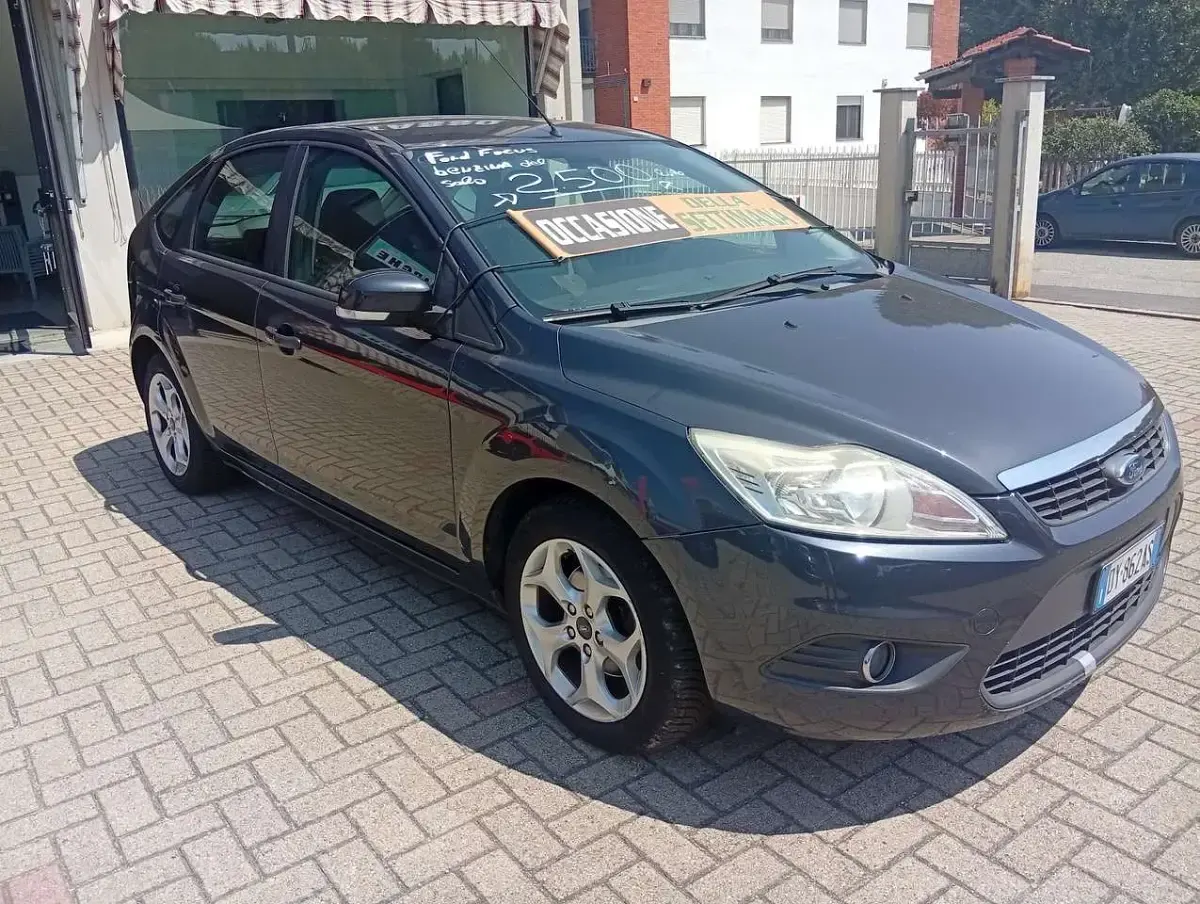 Usata Ford Focus Titanium 116 CV (85 kW) 2010 Grigio quarzo met Berlina