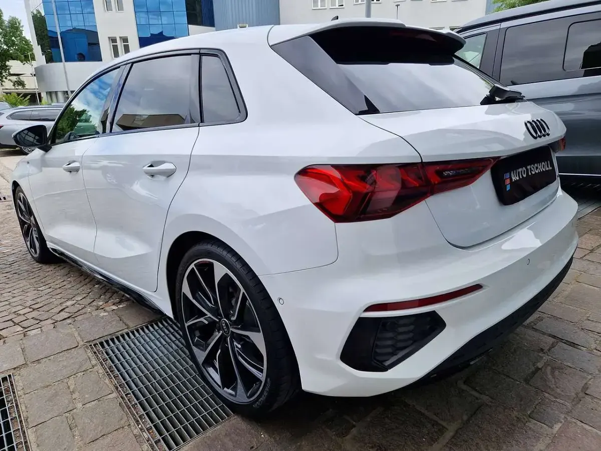 Usata Audi A3 S-line plus 190 CV (139 kW) 2022 Ibisweiß Berlina