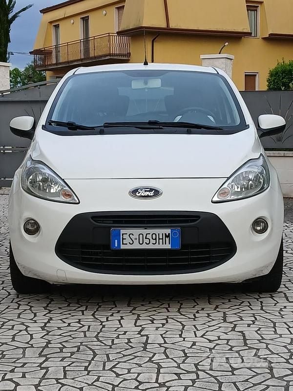 Usata Ford Ka 75 CV (55 kW) 2013 Bianco Utilitaria