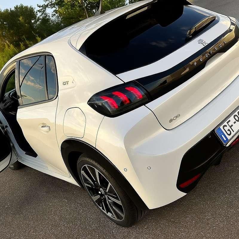 Usata 2021 Peugeot 208 GT Due volumi | 16.800 € (Molto cara) - Immagine 1/4