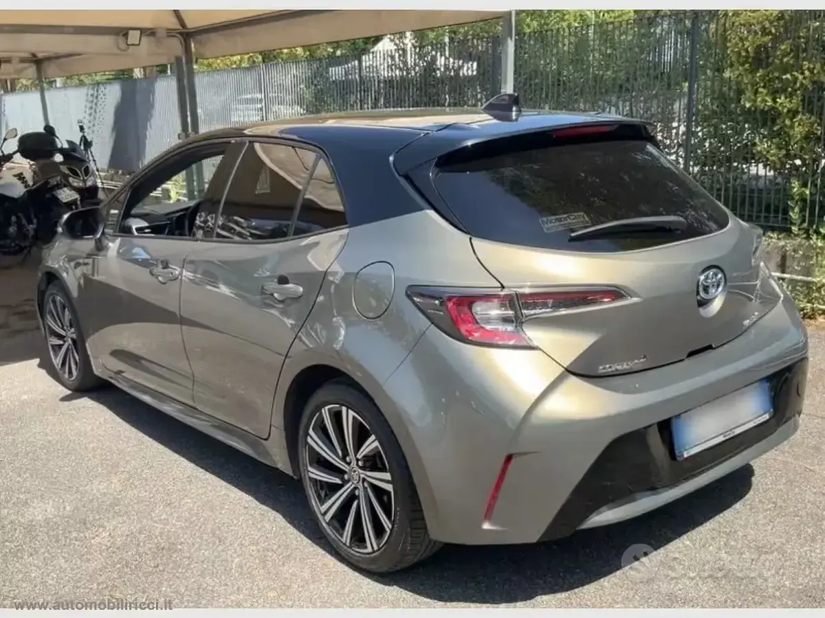 Usata Toyota Corolla Style 98 CV (72 kW) 2022 Grigio Berlina