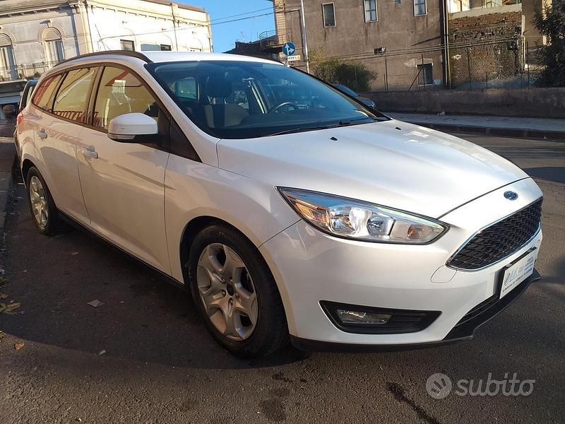 Usata Ford Focus 120 CV (88 kW) 2015 Bianco Station wagon
