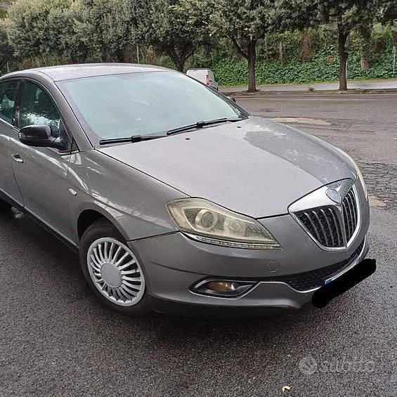 Usata Lancia Delta 120 CV (88 kW) 2010 Grigio Utilitaria