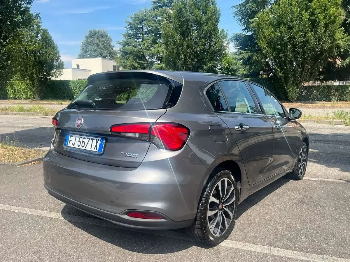 Usata Fiat Tipo Easy 120 CV (88 kW) 2017 Grigio Berlina