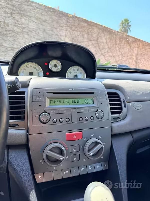 Usata Lancia Ypsilon 60 CV (44 kW) 2006 Grigio Utilitaria