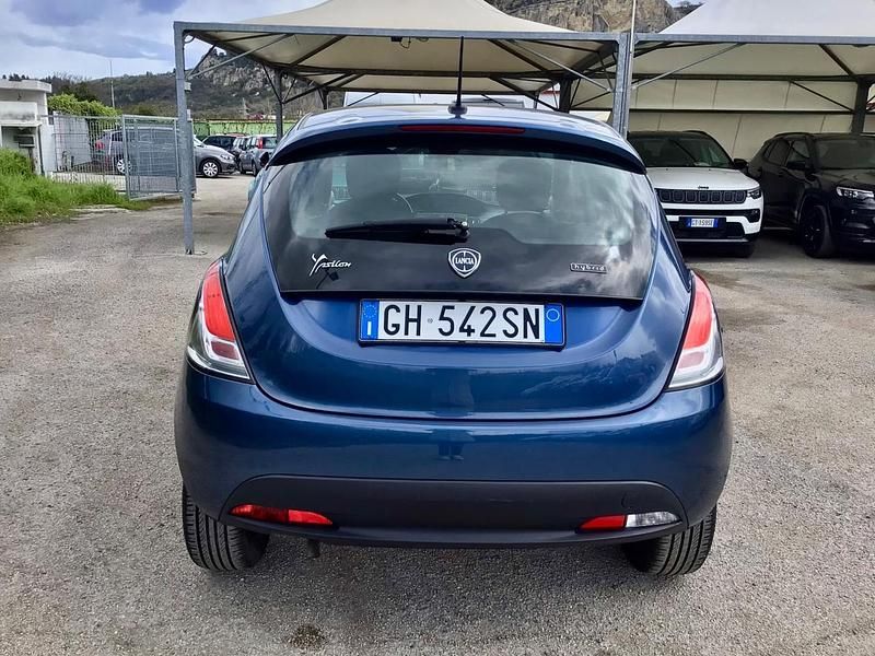 Usata Lancia Ypsilon Silver 69 CV (50 kW) 2022 Blu Utilitaria