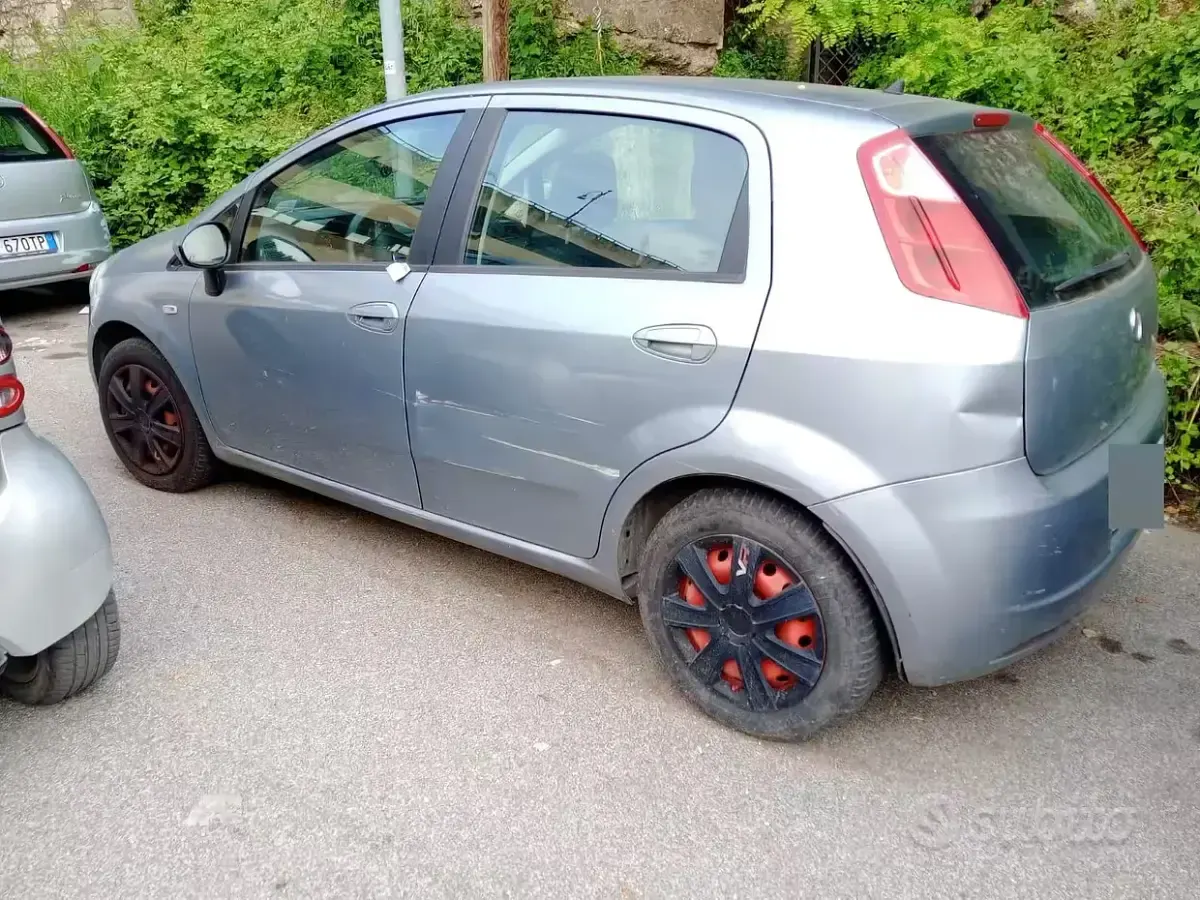 Usata Fiat Grande Punto 65 CV (47 kW) 2009 Grigio Utilitaria