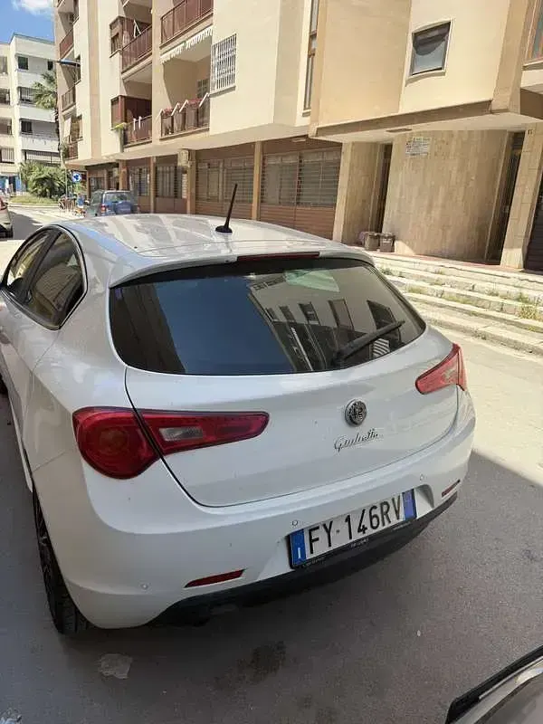 Usata Alfa Romeo Giulietta Distinctive 105 CV (77 kW) 2011 Utilitaria