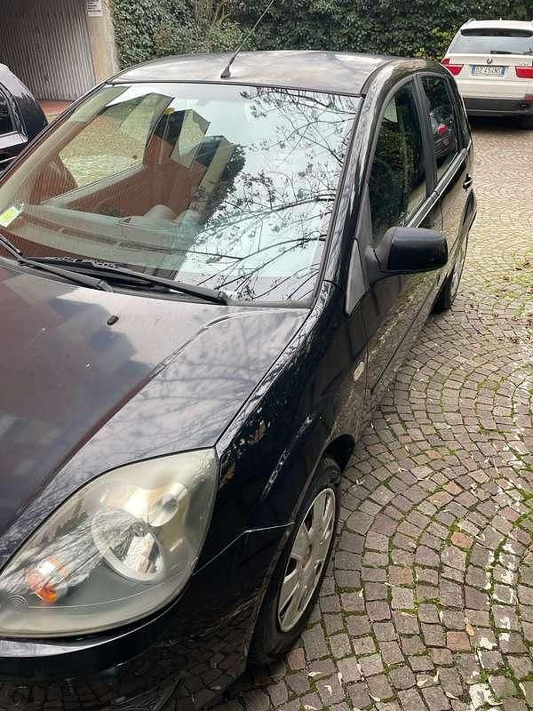 Usata Ford Fiesta Ghia 75 CV (55 kW) 2007 Blu/azzurro Berlina