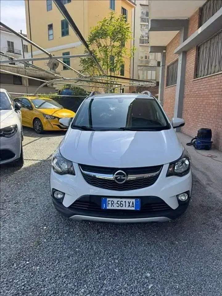 Usata Opel Karl Rocks 73 CV (53 kW) 2018 Bianco pastello Utilitaria