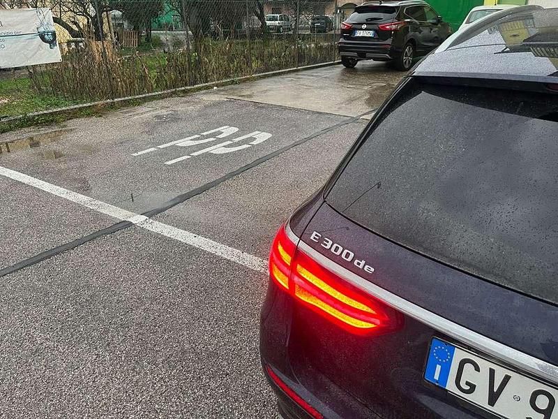 Usata Mercedes E300 Premium Plus 194 CV (142 kW) 2019 Blu/azzurro Station wagon
