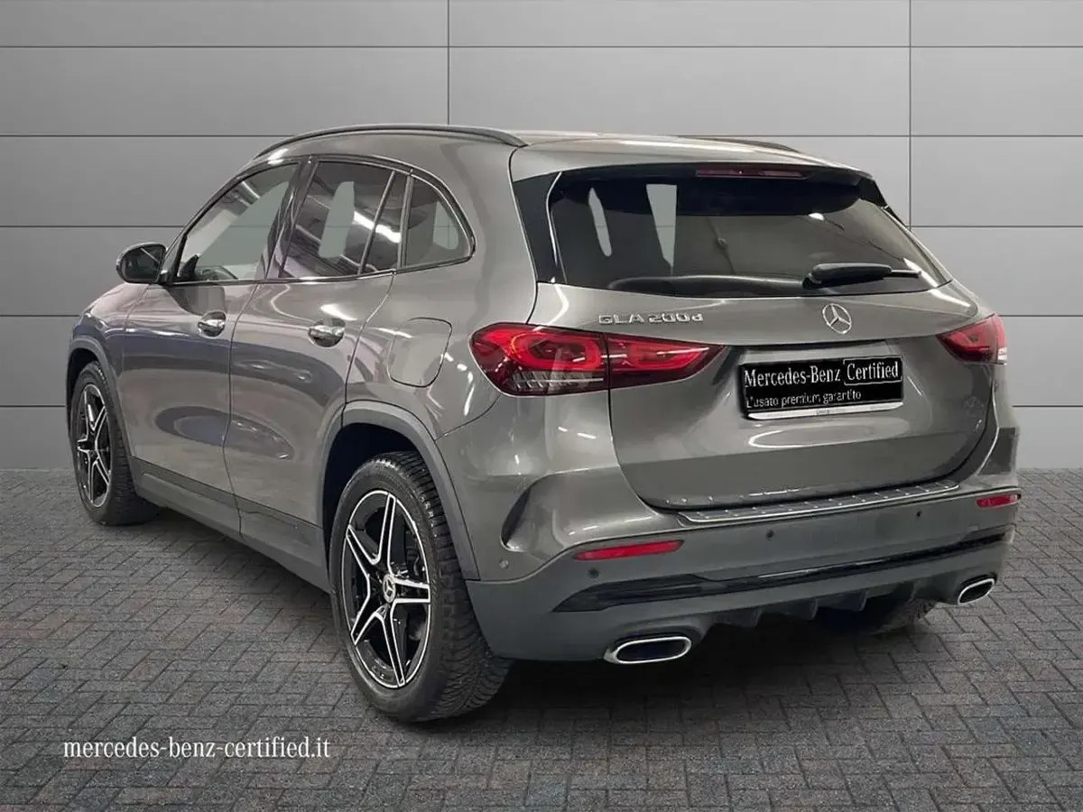 Usata Mercedes GLA200 Premium 150 CV (110 kW) 2023 Grigio montagna SUV
