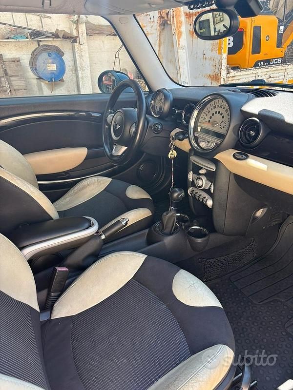 Usata Mini Cooper D 109 CV (80 kW) 2009 Nero Utilitaria