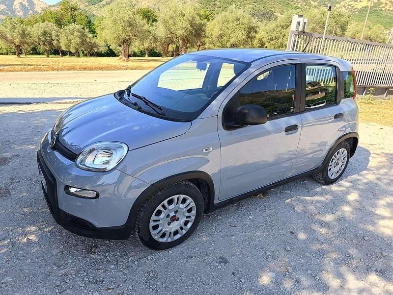 Blu/azzurro Usata 2022 Fiat Panda Garmin Utilitaria | 8695 € (Super prezzo) - Immagine 1/4