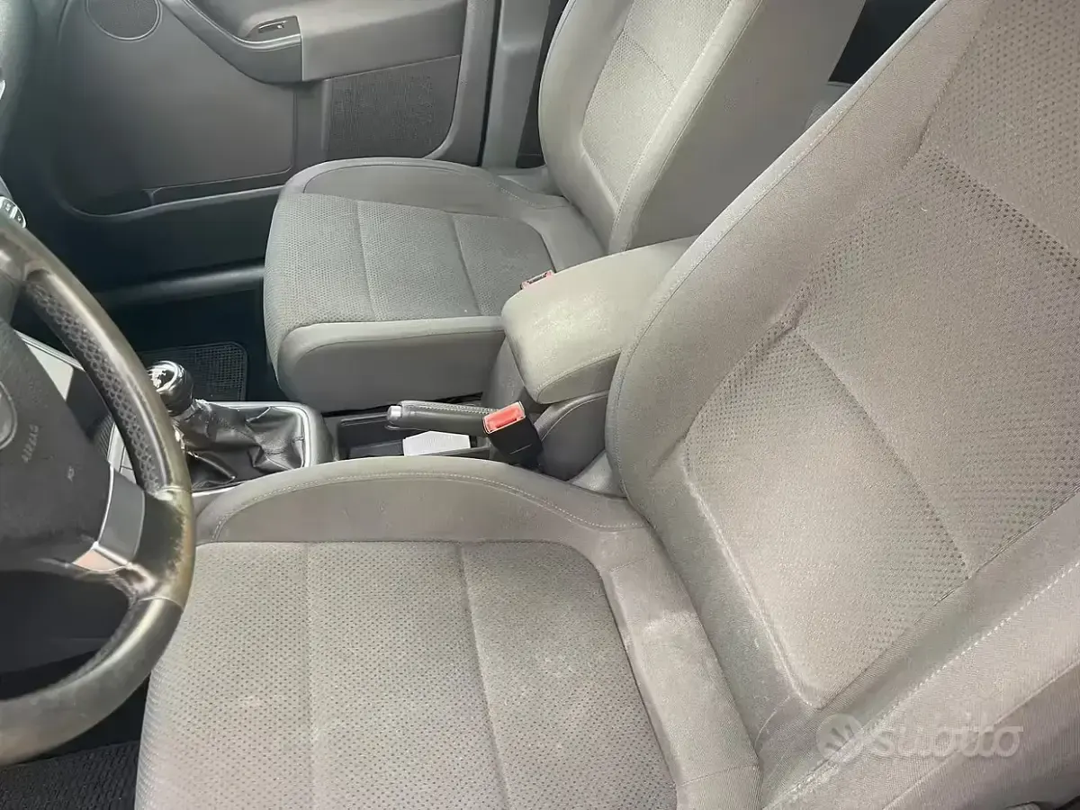 Begagnad VW Golf VI Highline 102 HK (75 kW) 2009 Grå Halvkombi
