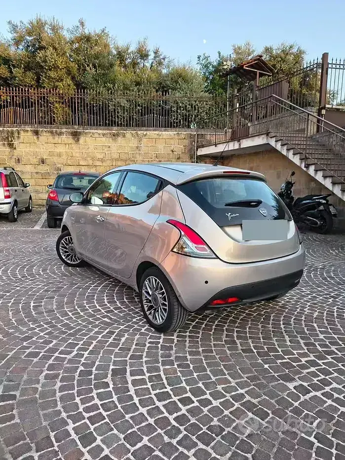 Usata Lancia Ypsilon Silver 69 CV (50 kW) 2013 Grigio Utilitaria